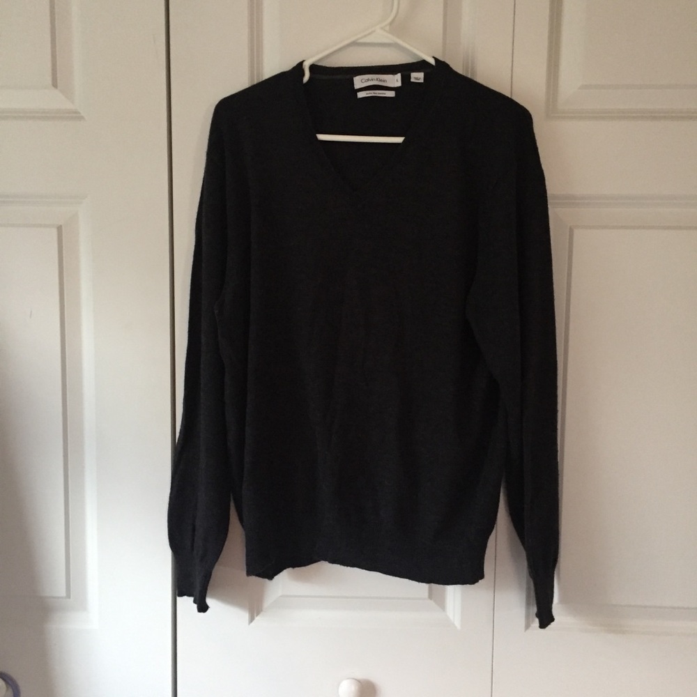 Calvin Klein V-neck sweater 100% merino wool